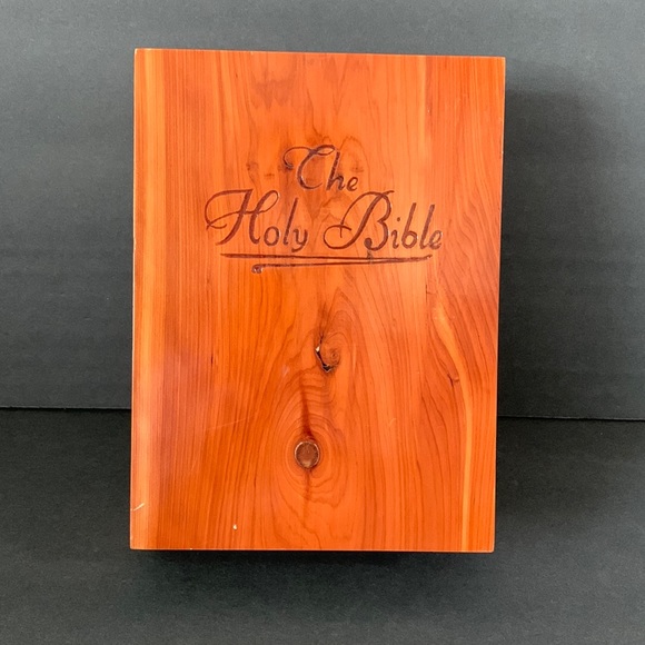 The Holy Bible King James 1976 Hardcover Protestant Edition in Wooden Box - Picture 3 of 16